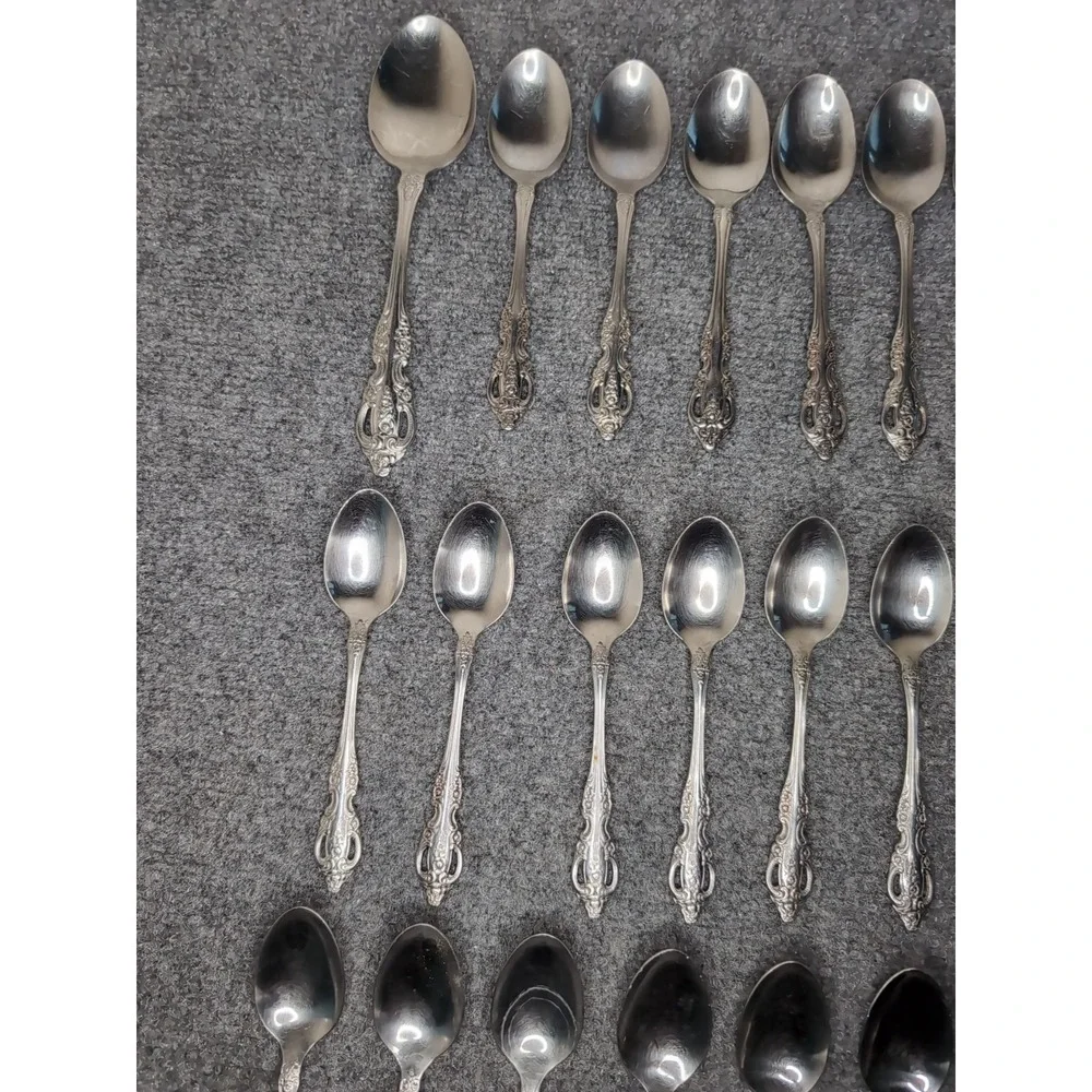 SSS Oneida Pembrooke Renoir Stainless Flatware 23 Piece Spoons & Spread NO FORKS